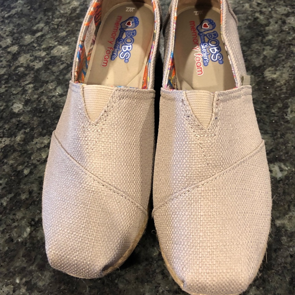 Size 7 wide tan
